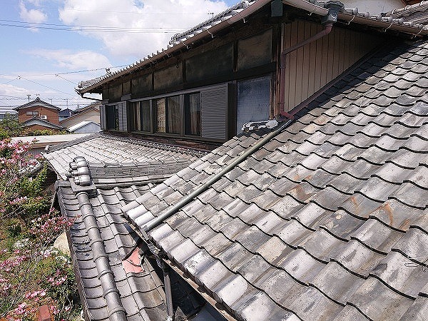 下屋と瓦屋根の取り合い